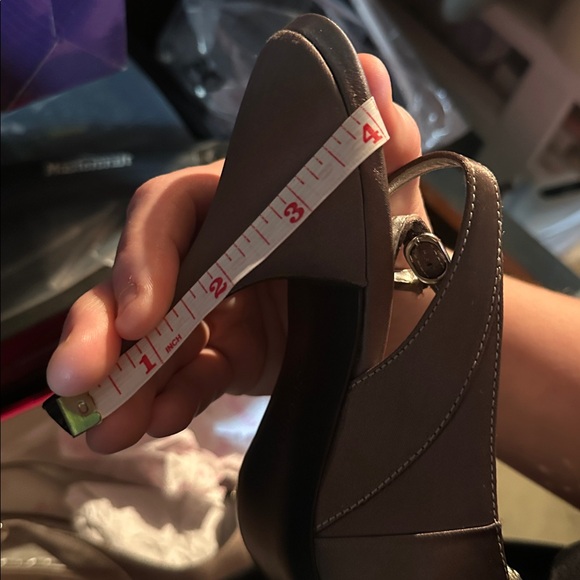 Great used condition BCBG girls grey satin heel - Picture 4 of 4